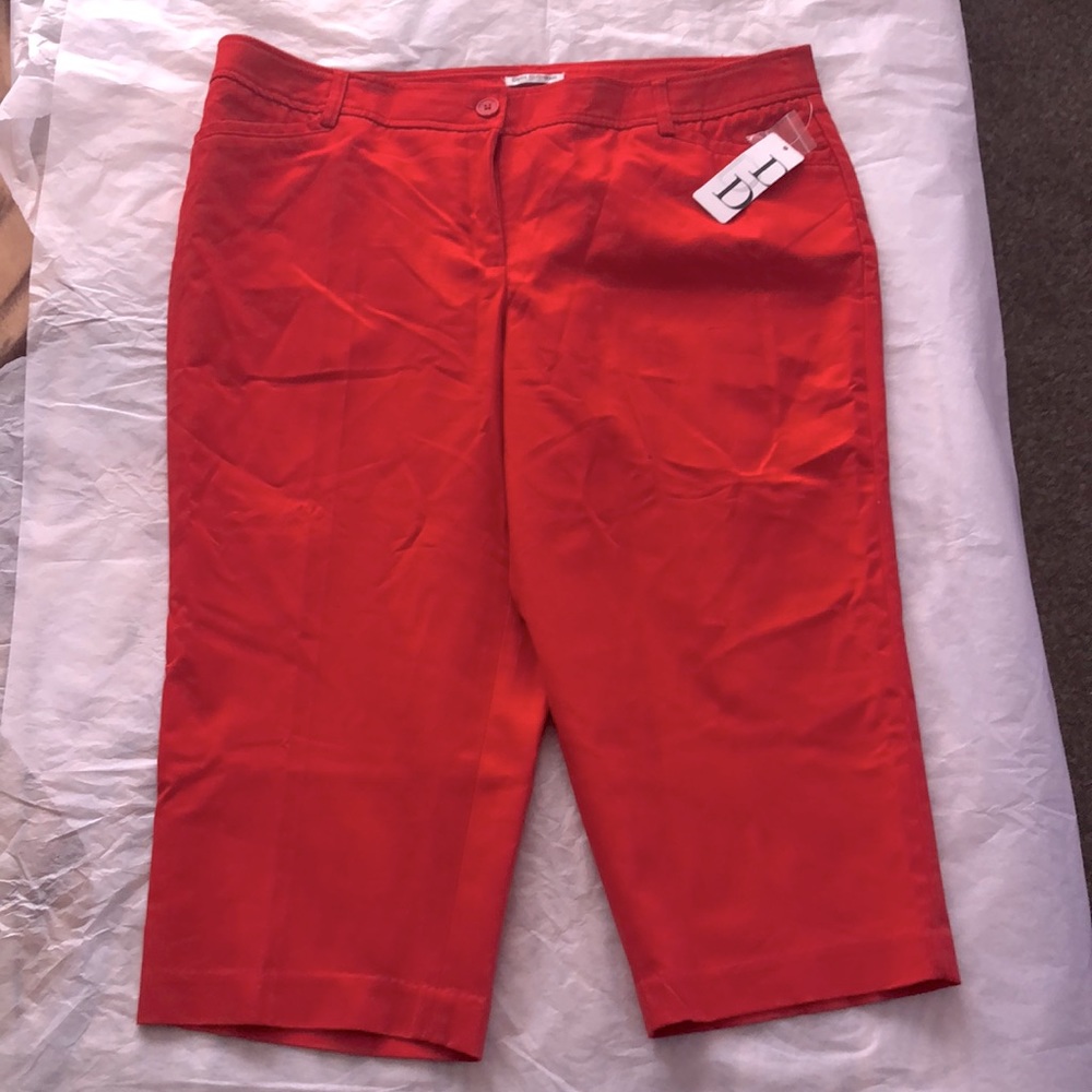 🆕 Dalia Collection Bold True Red Solid Lightweight Cropped Capri Pants